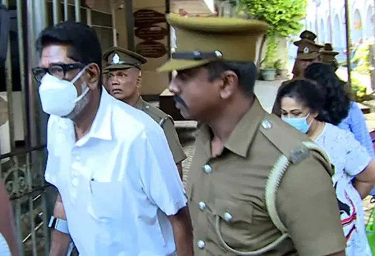 කෙහෙළියගේ පවුල ගොණු කළ පෙත්සම් තුනක් නිෂ්ප්‍රභා වෙයි!