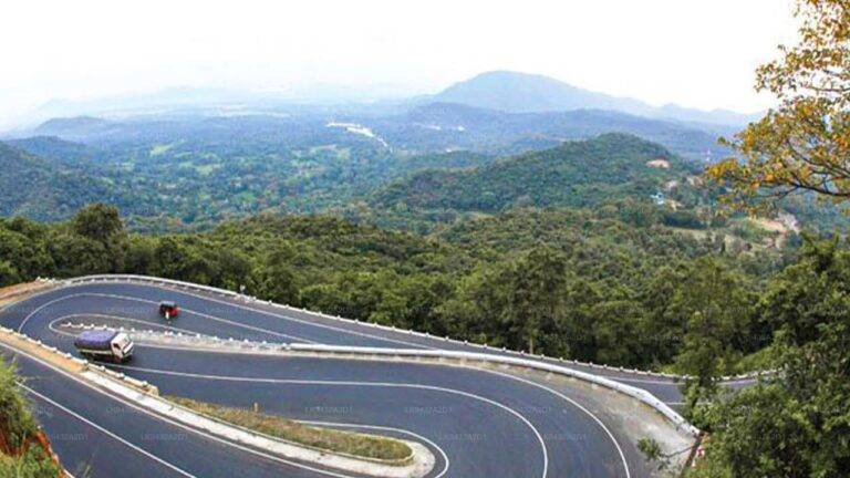 අයහපත් කාලගුණයෙන් මහනුවර මහියංගණය ප්‍රධාන මාර්ගය සහ මීමුරේ මාර්ගයත් අවදානමේ!