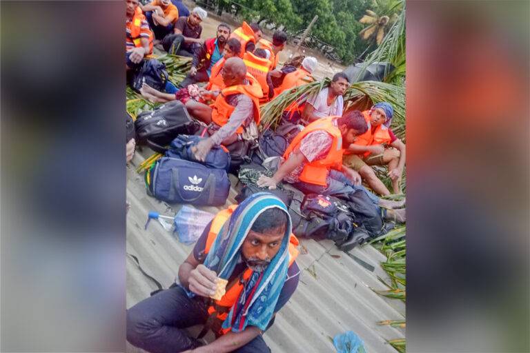 කලා ඔය බසයේ මගින් 34ක් මුදා ගනී – නාවික හමුදාවෙන් අඛණ්ඩ මෙහෙයුම (PHOTOS)