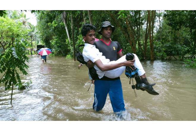 ආපදාවලට ලක්වී සිටින සියලුදෙනාට සහන සැලසීම සඳහා ත්‍රිවිධ හමුදාව සහ පොලීසිය සීරුවෙන් !