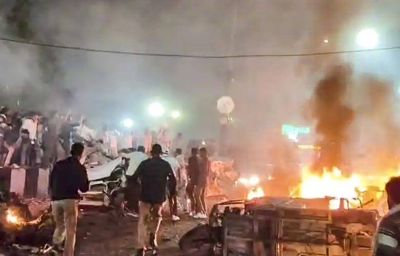 දිල්ලියේ රතු බලකොටුව අසල පිපිරීමකින් 8 දෙනෙකු මරුට !