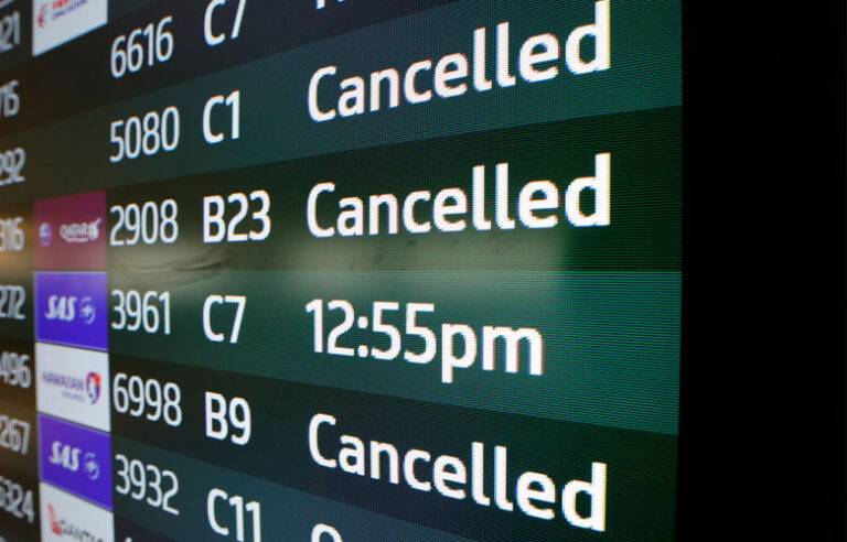 එක්සත් ජනපද රජය තාවකාලිකව ඇණ හිටීම 39 වන දිනටත් ක්‍රියාත්මකයි; ගුවන් ගමන් 1500කට ආසන්න ප්‍රමාණයක් අවලංගුයි