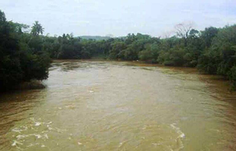 මහනුවර ආශ්‍රිතවත් මහවැලි ගඟේ ජල මට්ටම ඉහළට. අධි ගංවතුර අවදානම් නිවේදනයක් ! (VIDEO)