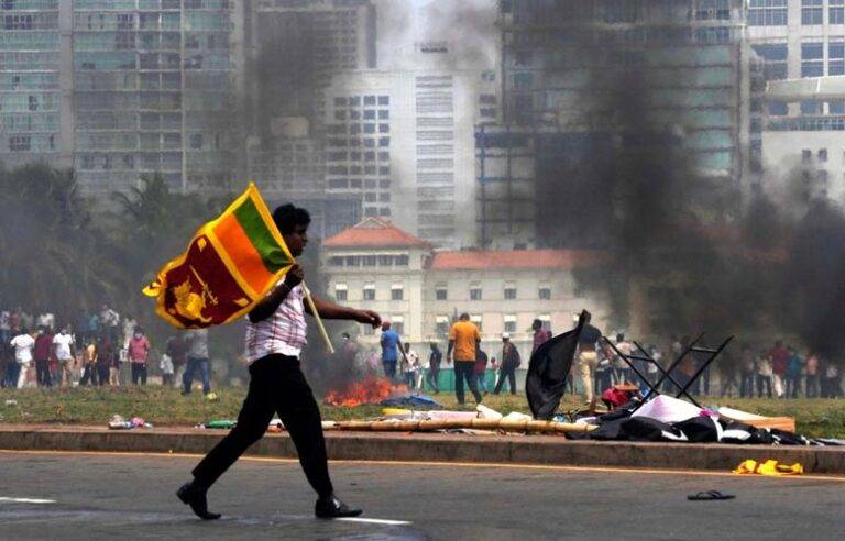 පාරෙන් ඉවත්වෙන්න ….