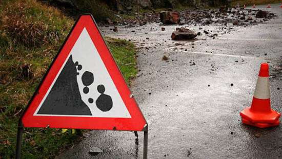 ආපදා මරණ 31 ක් දක්වා වැඩි වෙයි. මාර්ග රැසක ගමනාගමනයත් අත්හිටුවලා!