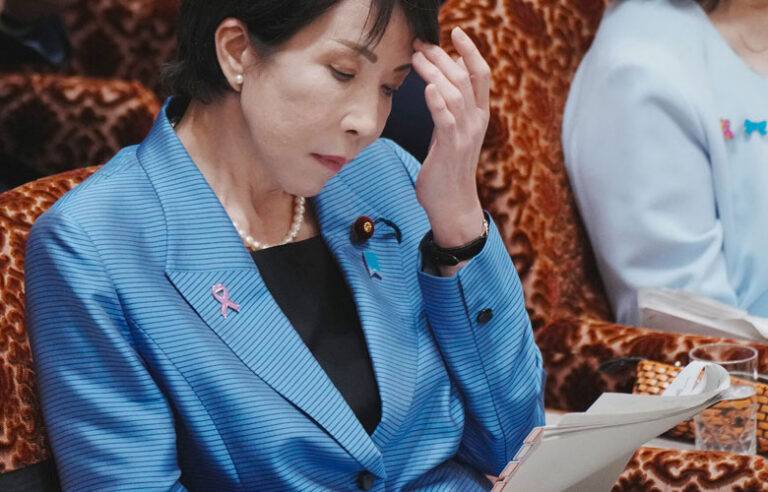 නින්දක් නැතිව වැඩ කරන ජපානයේ නව අගමැතිනිය අලුයම 3ටත් සාකච්ජා කැඳවයි