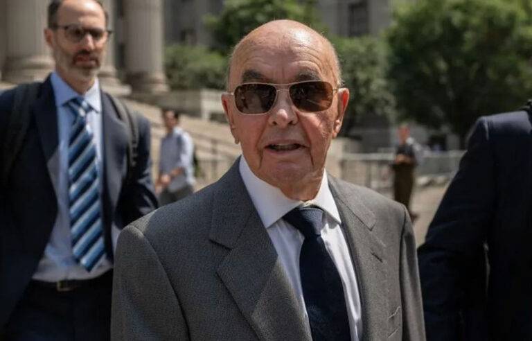 එක්සත් රාජධානියේ බිලියනපතියෙකු වන ජෝ ලුවිස්ට ට්‍රම්ප්ගෙන් සමාව