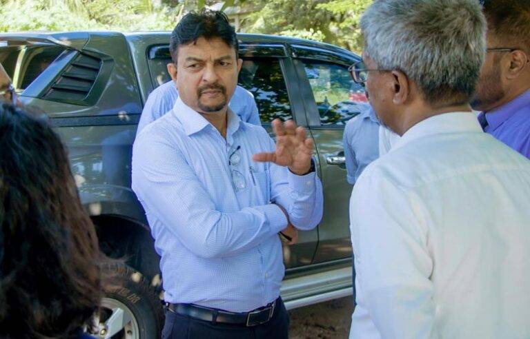 විපක්ෂය සුළි කුණාටුව ගැන දැන දැනත් අපට අනතුරු හඟවලා නෑ. මේක සඟවාගෙන හිටියාට විපක්ෂයට නඩු දාන්න ඕනෑ – ඇමති මහින්ද