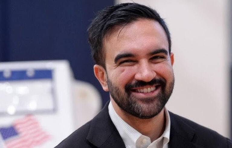 ට්‍රම්ප්ගේ තර්ජන නොතකා නිව්යෝක්හි ඉතිහාසයේ පළමු මුස්ලිම් නගරාධිපතිවරයා බිහිවේ