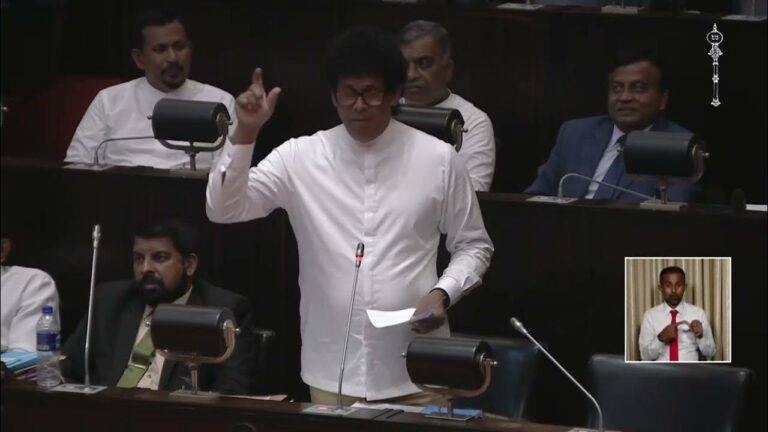 අල සහ ළුණු වලින් පාර්ලිමේන්තුව ඇවිලෙයි!