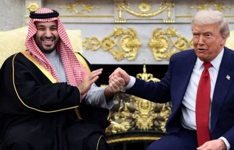 සෞදි කුමරුගේ ධවල මන්දිර සංචාරයේදී කෂෝගි ඝාතනය ප්‍රශ්න කරණ විට කුමරු කිසිවක් දැන නොසිටි බව ට්‍රම්ප් කියයි