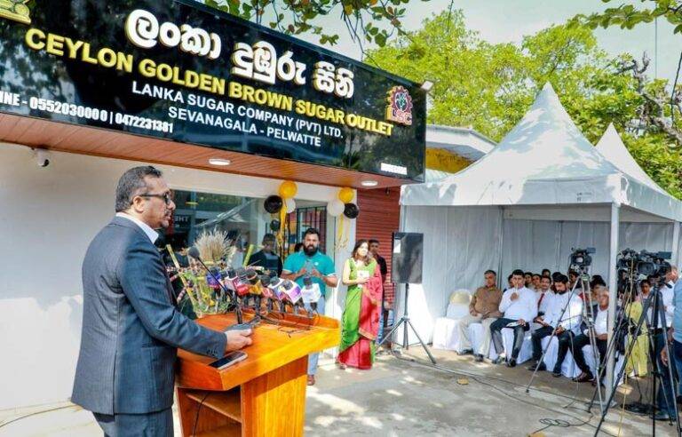 මට දැන් කියන්නෙ ‘දුඹුරු සීනි පියා’ කියලා. මම ඒකට කැමතියි – ඇමති හඳුන්නෙත්ති