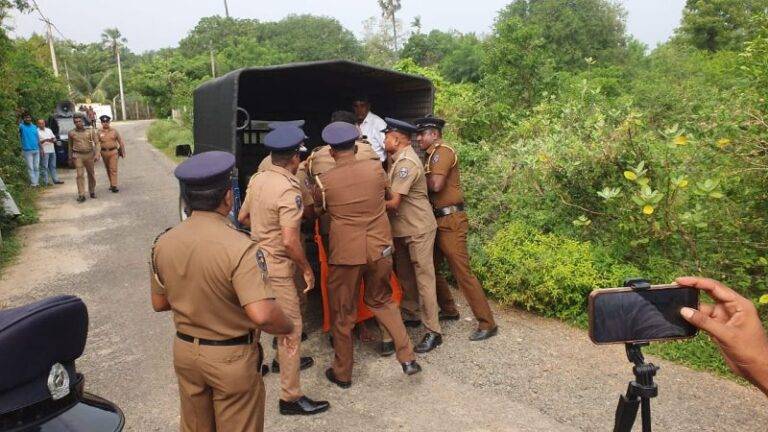 පොලිස් රාජකාරියට බාධා කළ පුද්ගලයින් පස් දෙනෙකු යාපනයේදී අත්අඩංගුවට!