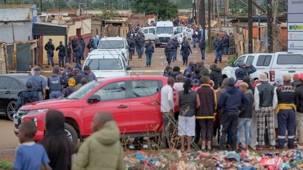 ජොහැන්නස්බර්ග් නගරය ආසන්නයේ සිදුවූ වෙඩි තැබීමකින් පුද්ගලයින් 09දෙනෙකු ජීවිතක්ෂයට!