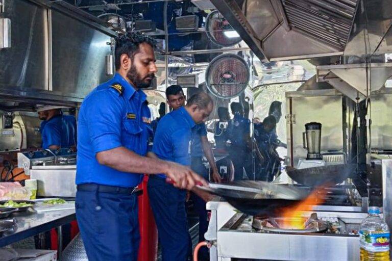 නාවික හමුදාවෙන් මානුෂීය ආධාර සහ ආපදා සහන සැලසීම අඛණ්ඩව!