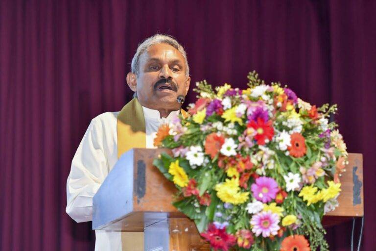 හේම කුමාර නානායක්කාර සර්වජන බලයේ ජ්‍යෙෂ්ඨ නායකත්වයෙන් ඉල්ලා අස්වෙයි.