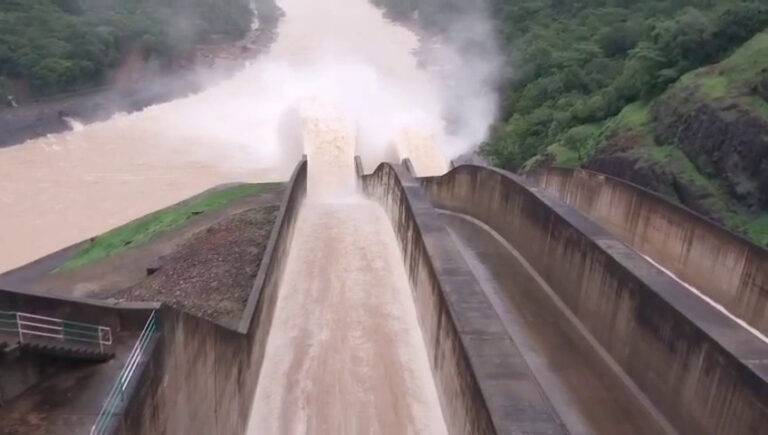 කඳුකරයට ඇද හැලෙන වැසි සමඟ ජලාශ වාන් දැමීම ඇරඹේ!