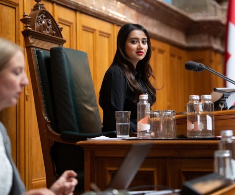 Farah Rumy ස්විට්සර්ලන්ත ෆෙඩරල් පාර්ලිමේන්තුවේ දෙවන උපසභාපතිනිය ලෙස තේරී පත් වූ පළමු ශ්‍රී ලාංකික සම්භවයක් ඇති පුද්ගලයා බවට පත්වෙයි!