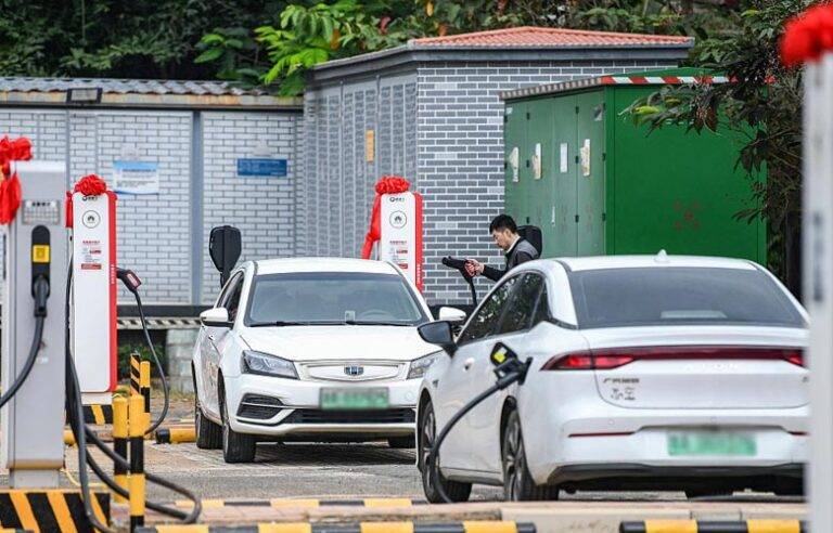 දිවයින පුරා විදුලි වාහන ආරෝපණ මධ්‍යස්ථාන සවිකර දෙන්නැයි ඇමති විජිත චීනයෙන් ඉල්ලයි