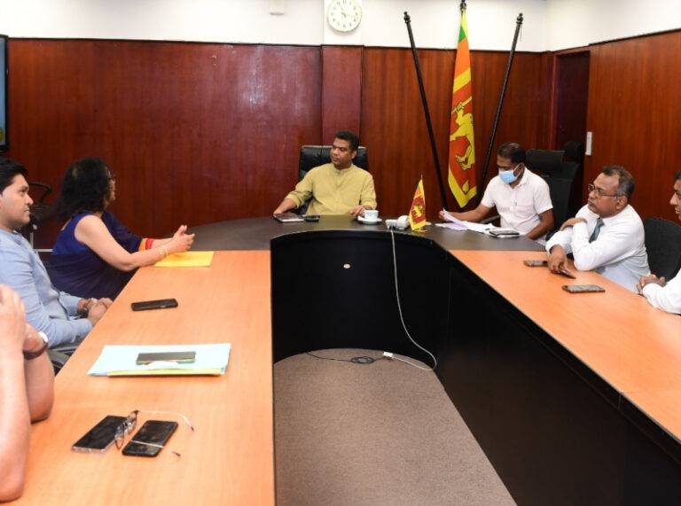 මෙරට ප්‍රාථමික සෞඛ්‍ය සේවාව නව්‍යකරණය කිරීම පිළිබඳ සෞඛ්‍ය හා ජනමාධ්‍ය අමාත්‍යවරයාගේ අවධානය!