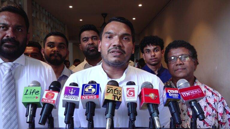 ආණ්ඩුව තමන්ගේම වළ තමා විසින්ම කපාගනිමින් ඉන්නවා – නාමල්