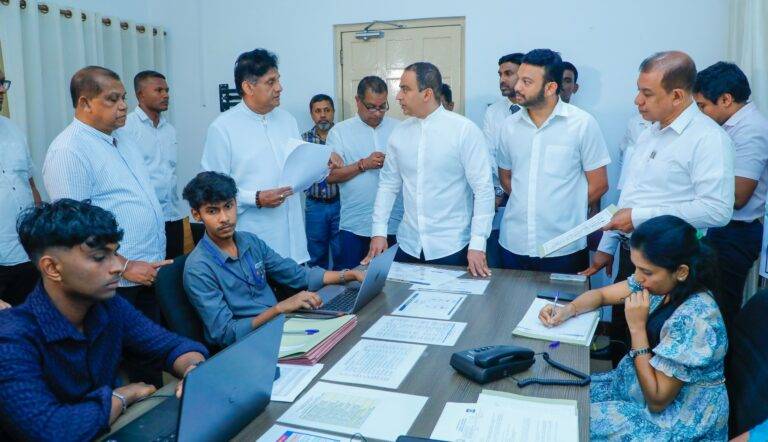 ආපදා තොරතුරු රැස්කරන්න විපක්ෂයෙන් ආපදා තොරතුරු කේන්ද්‍රයක්!