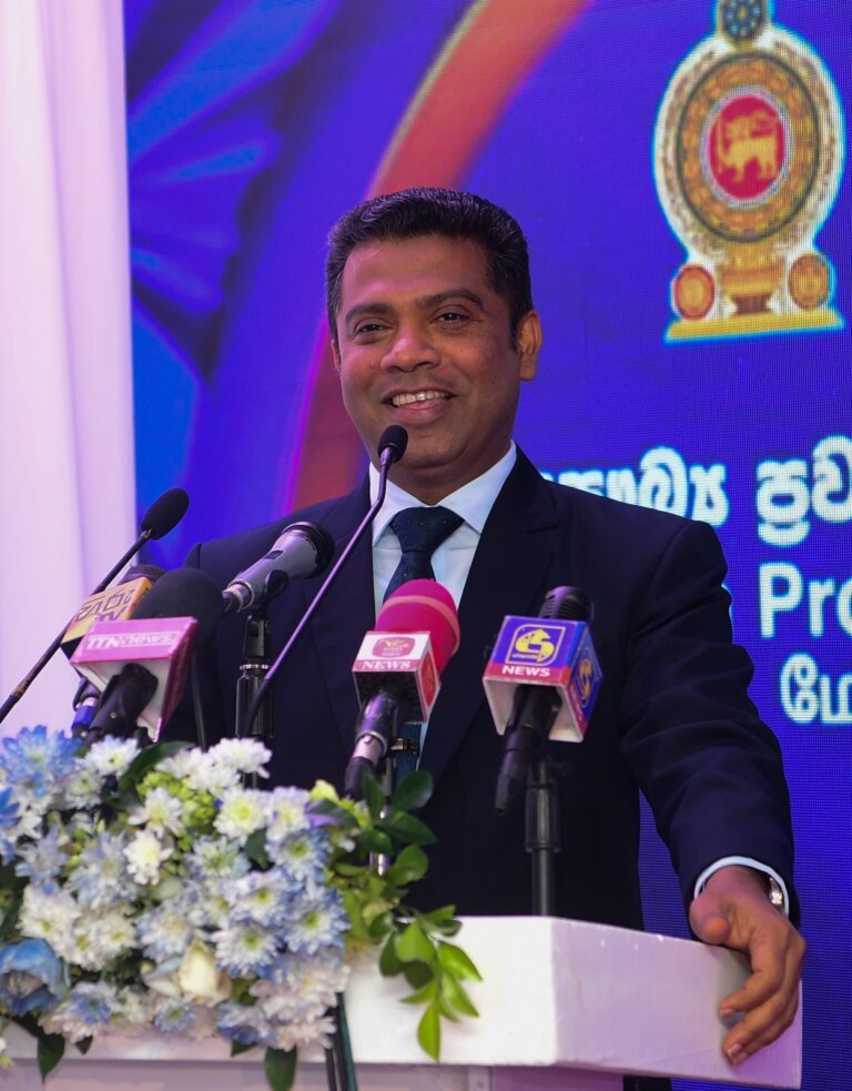 විකෘති ප්‍රවෘත්ති පළකරන්න ලෑස්ති වෙන්න එපා.ලයිසන් කොන්දේසි බලාත්මක කරනවා – ඇමති නලින්දගෙන් රතු එළි!