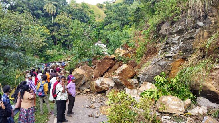 දවස් දෙකයි – බදුල්ලේ විනාශ වූ මාර්ග 165න් 111ක් අලුත්වැඩියා කර අවසන්!