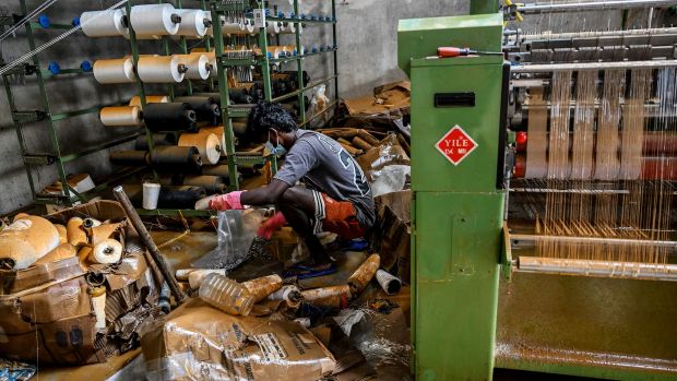 සේවකයින් තුන් ලක්ෂ 74,000 කට සෘජු බලපෑම් එල්ල කළ  “දිට්වා”