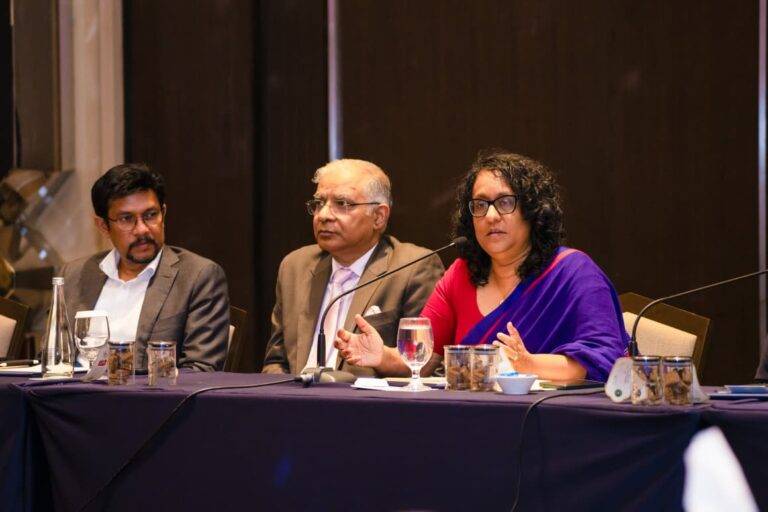 අපට දැඩි අභියෝගයක් එල්ල වී තිබෙනවා, නමුත් අපි ඇද වැටී නැහැ