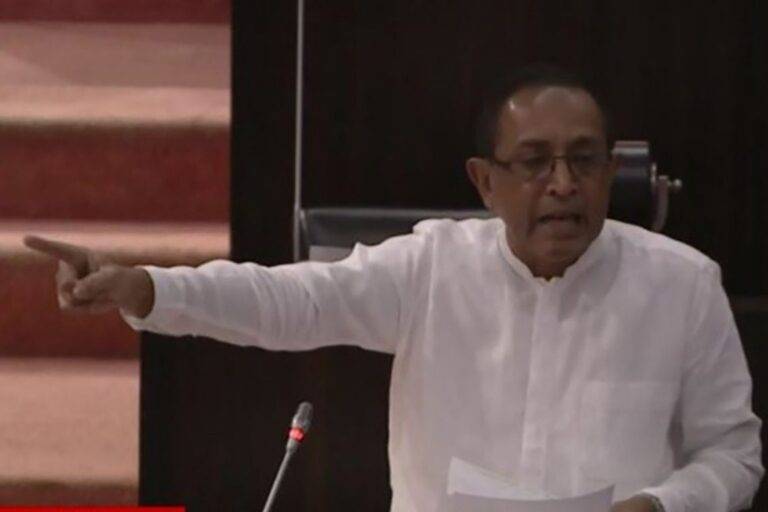 එකට නැගිටිමු: විපක්ෂය ආණ්ඩුවට සද්දයකුත් දමා පාර්ලිමෙන්තුවෙන් පිට වෙයි. රනිලුත් පක්ෂ නායක හමුවක් කඳවලා!