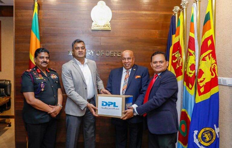 හේලීස් අනුබද්ධ ඩිප්ඩ් ප්‍රොඩක්ට්ස් වෙතින් ගංවතුර සහන සඳහා ආරක්ෂක අමාත්‍යාංශයට අත්වැසුම් 50,000ක පරිත්‍යාගයක් !