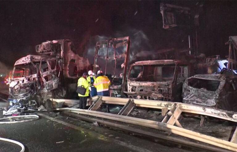 ජපානයේ අධිවේගී මාර්ගයක වාහන 50ක් එකිනෙක ගැටීමෙන් දෙදෙනෙකු ජිවිතක්ෂයට