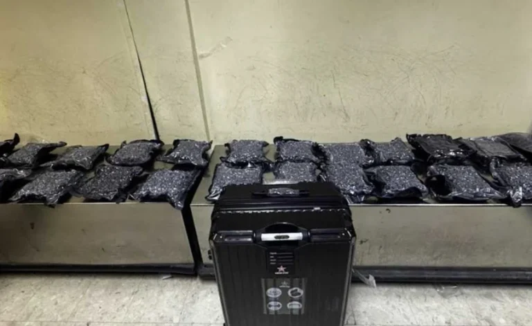 කළුතර යුවලක් කෝටි 25ක “කුෂ්” සමඟ ගුවන් තොටුපොළේදී අත්අඩංගුවට!