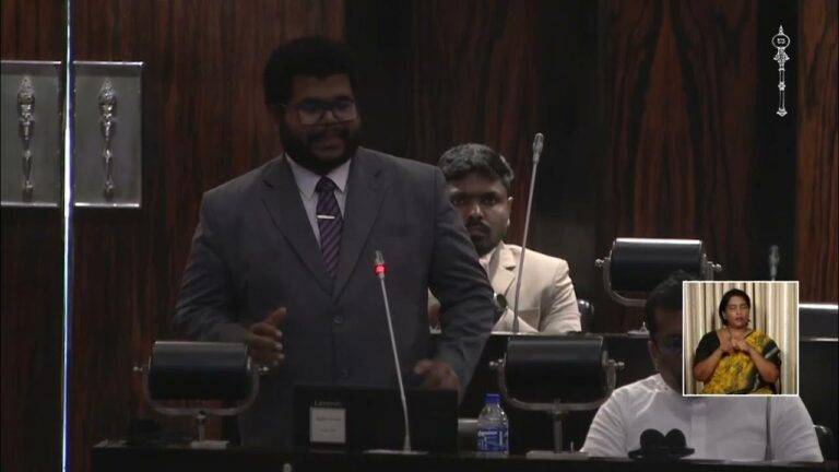 නුවර මිනිස්සුන්ට රෙදි විසික්කරන්න ගිය SJB සුජීවට මන්ත්‍රී තනුර ලුණු ඇඹුල් ඇතුව අමතයි!