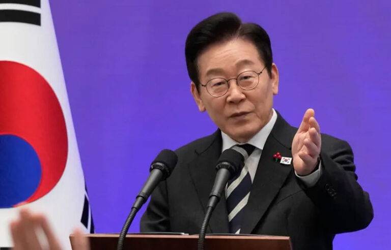 දකුණු කොරියානු ජනාධිපති උතුරු කොරියානු ජනාධිපතිවරයාගෙන් සමාව අයදින ලකුණු ?