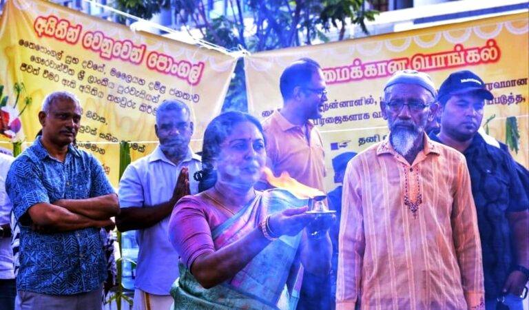 කඳුකර දෙමළ ජනතාව යළි යළිත් සිය අයිතිවාසිකම් ඉල්ලයි.පොංගල් ද කොළඹට! (PHOTOS)