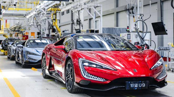 ලොව වාහන නිෂ්පාදනය හා අලෙවිය අනුව චීනය යළිත් පෙරමුණේ!