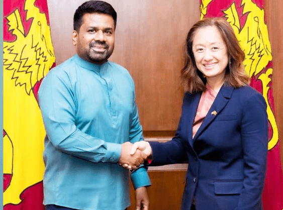 සමුගැනීමට පෙර ජනපති හමු වූ අමෙරිකා එක්සත් ජනපද තානාපති  ජුලි චන්ග්!