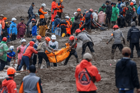 ඉන්දුනීසියාවේ නායයාමකින් 10 දෙනෙකු ජීවිතක්ෂයට: 80ක් අතුරුදහන්!