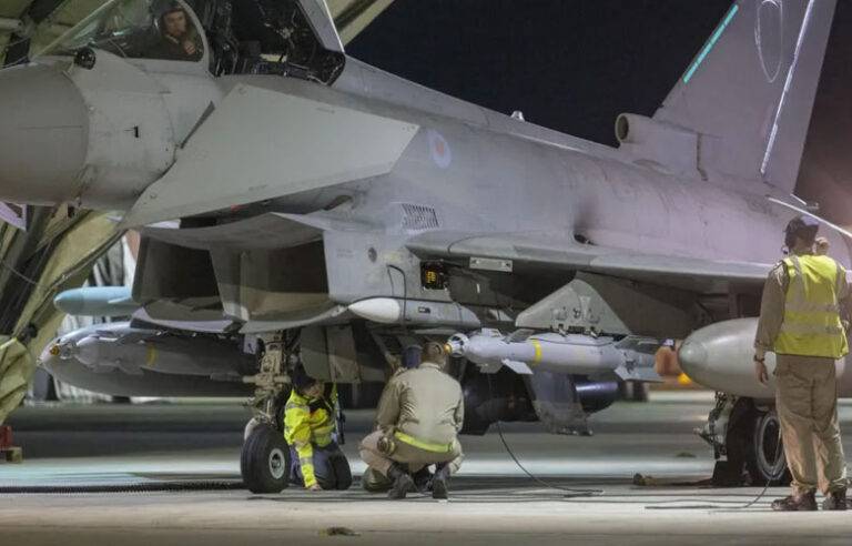 සිරියාවේ භූගත IS අවි බංකර වෙත බ්‍රිතාන්‍යය සහ ප්‍රංශය බෝම්බ හෙළයි