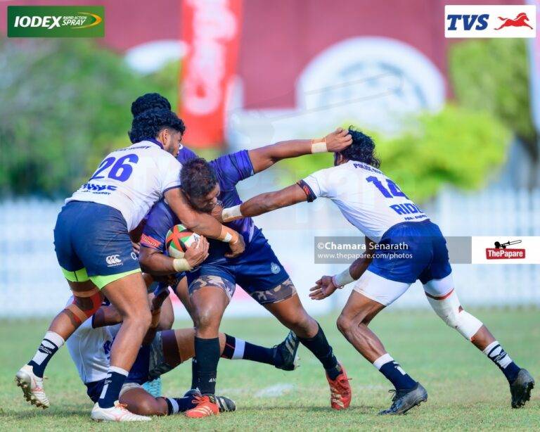 පොලීසිය නාවිකයන්ව දෙවන අර්ධයේ බින්දුවේ තබයි