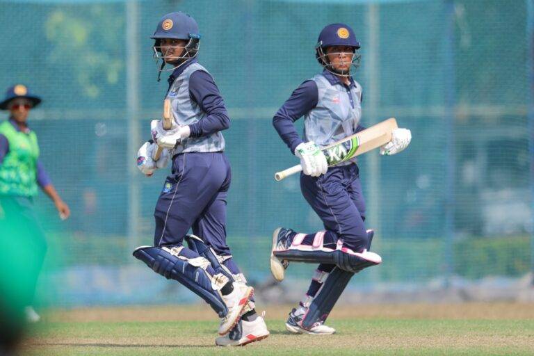 විශ්මි,ඉමේෂා සහ ඉනෝෂි එක්ව අළු පාට ජය පාටට හරවති