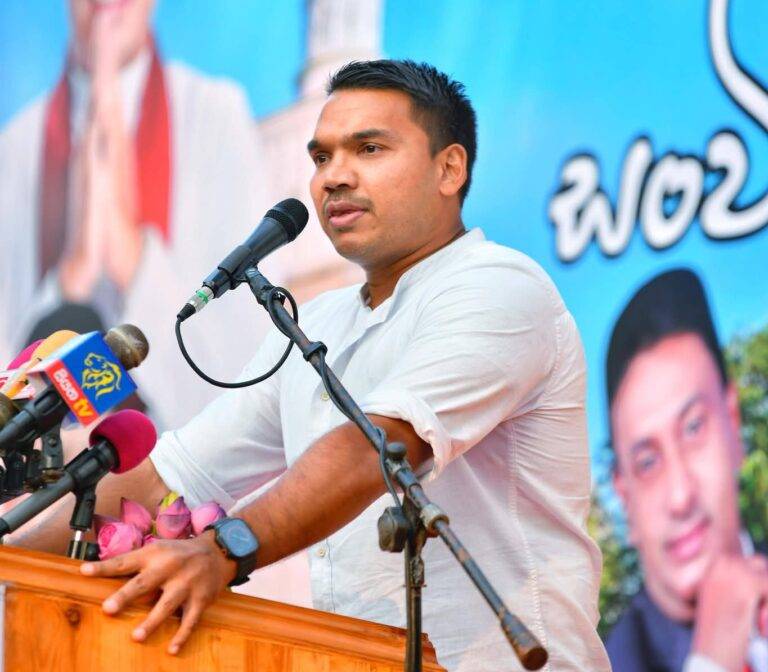 ජනාධිපතිතුමාගේ හිත සනසන්නද පොලිස්පතිවරයා ඉන්නෙ? නාමල් ප්‍රශ්න කරයි.