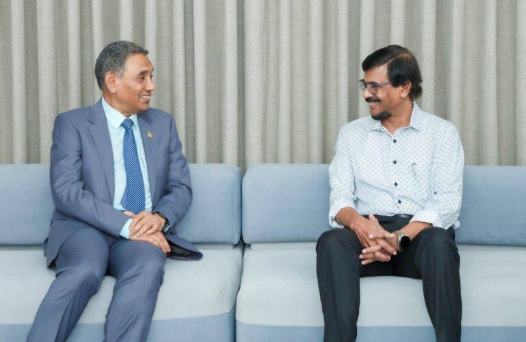 මාලදිවයින මහ කොමසාරිස් සහ ජවිපෙ ප්‍රධාන ලේකම් අතර හමුවක්!