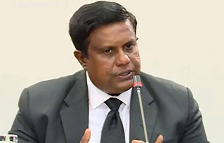 දිලීප පීරිස් රනිල්ගේ නීතීඥවරයකුගේ කනිෂ්ඨයෙකු සමග හදිසියේ තිරුපති ගිහින් ?