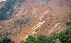 අම්බුළුවාව බෑවුමේ නිවාස 05ක් නාය යාමේ අධිඅවදානමක – සංරක්ෂිත කලාපයක් ලෙස නම් කිරීමට නිර්දේශ