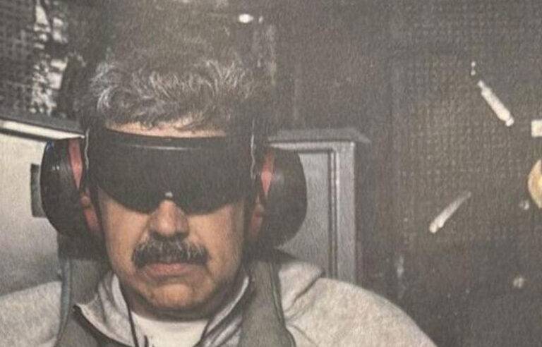 වෙනිසියුලාව ට්‍රම්ගේ පාලනයට ගනිමින් අත්අඩංගුවට ගත් වෙනිසියුලානු නායක නිව්යෝර්ක් වෙත රැගෙන එයි