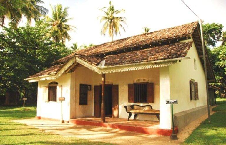 ‘මහ ගෙදර’ වාසය