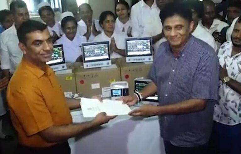 විපක්ෂ නායක සජිත්ගෙන් රාජාංගනය යාය 11 රෝහලට රුපියල් ලක්ෂ 28ක් වටිනා වෛද්‍ය උපකරණ පරිත්‍යාගයක්